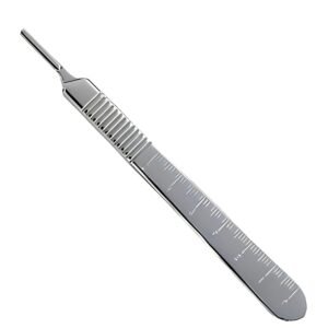 A high-polish stainless steel #4 surgical scalpel handle with a built-in measuring scale on the side, isolated on a white background.