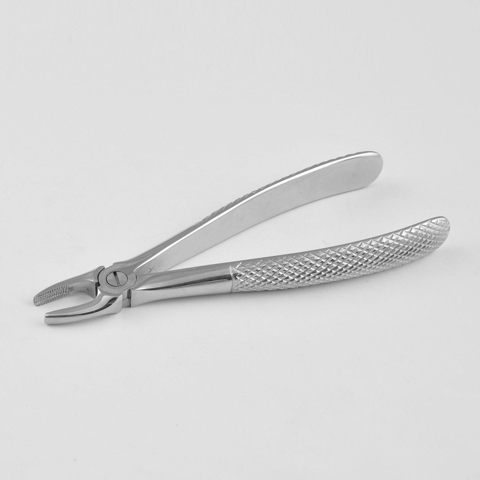 High-quality stainless steel dental extraction forceps for lower incisors and roots featuring a textured anti-slip handle as shown in 30.jpg.